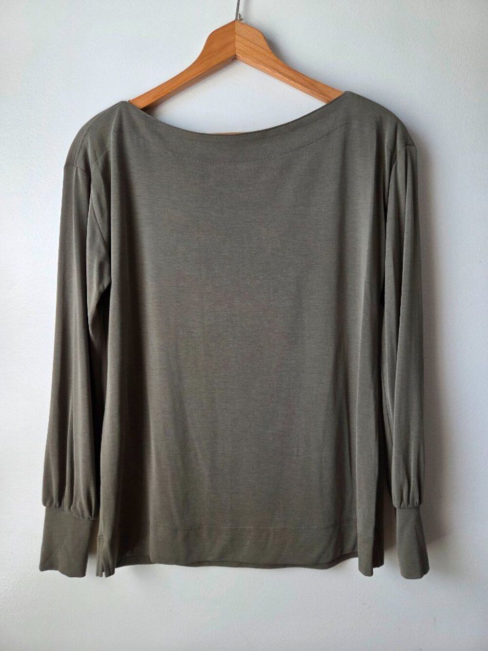 EUC LOFT OLIVE/ARMY GREEN BOATNECK LONG SLEEVES SOFT TEE SIZE XS